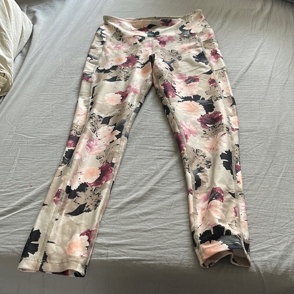 Marika Flower pattern Yoga pants Size medium